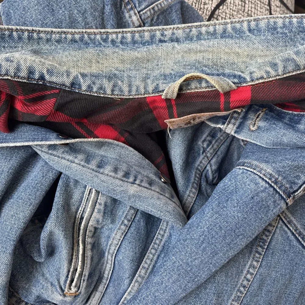 VINTAGE LEVI’S SIZE XL MADE IN USA RED TAB MENS PLAID LINED JEAN JACKET
